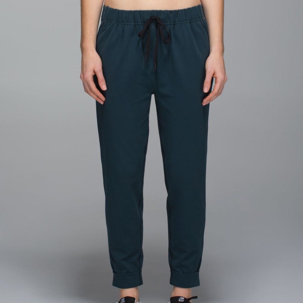 Lululemon - Jet Crop Luon Joggers. Like New!!